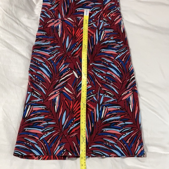 Vibrant leaf pattern sheath dress - Picture 3 of 9